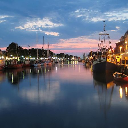 Lotsenhaus/Ostseewelle Rostock Exteriör bild